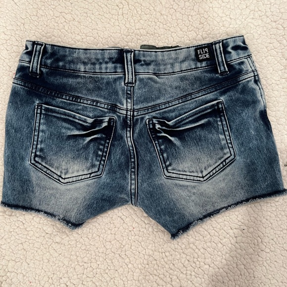 Womens Reversible Shorts Flip Side Distressed Blue Denim And Green Camo Size 5 - Picture 4 of 9